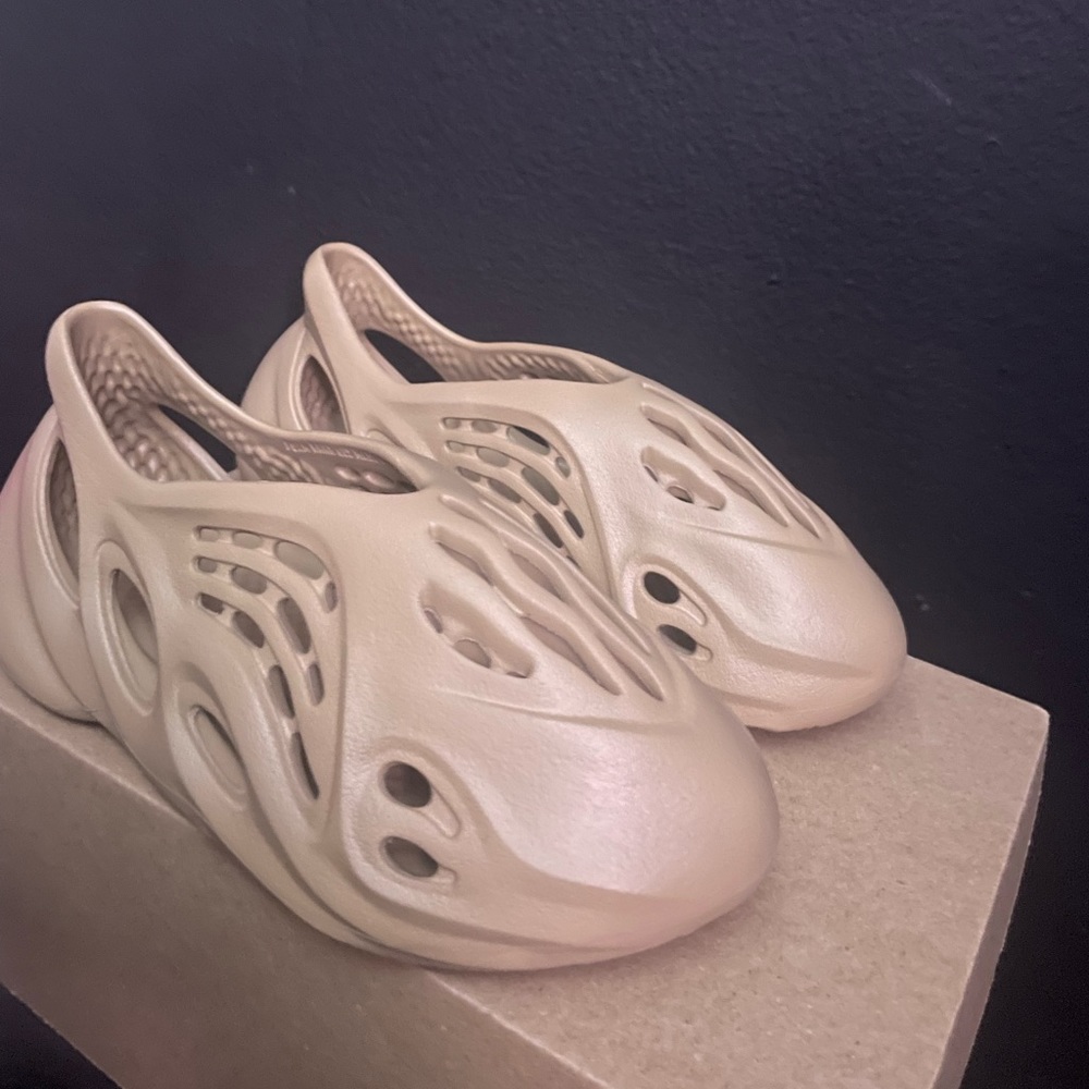 Yeezy foam runners Size 6